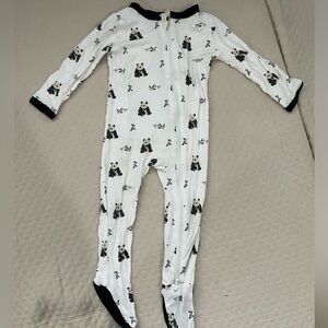 Black and white zen kyte baby 6-12 footed onesie